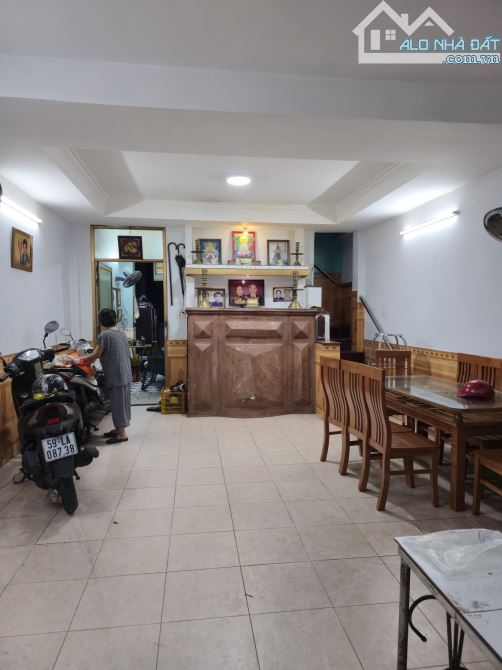 Bán nhà mặt tiền đường Dương Bá Trạc Quận 8, 121M2, 3 tầng. - 1
