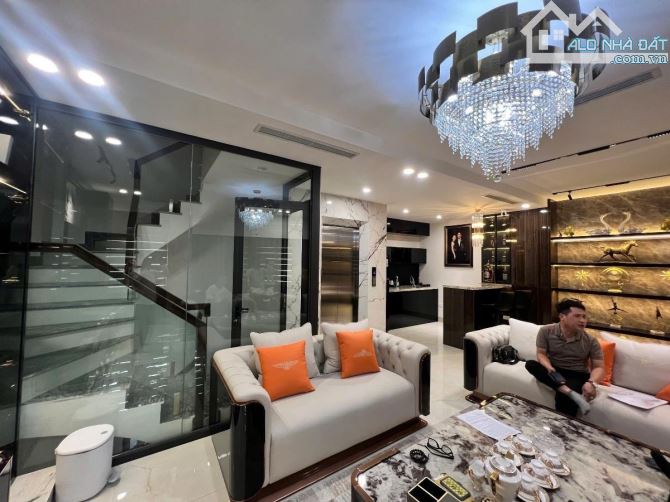 Biệt thự Việt Hưng, gara, thang máy, 6 tầng, 63m2, full nội thất xịn, 18 tỷ - 1