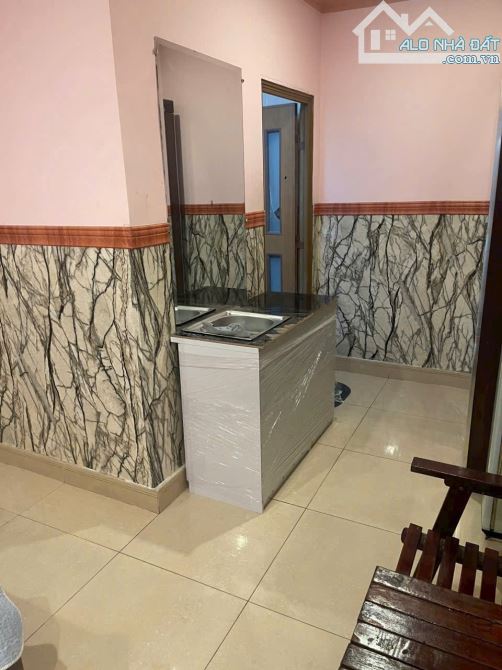Cho thuê nhà nguyên căn cách đường Nguyễn Văn Tạo 200m, hẻm xe hơi - 1