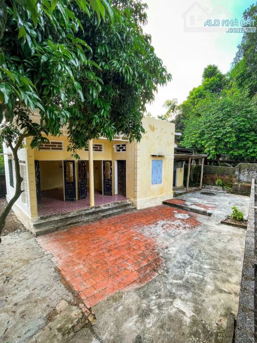 Mua đất tặng nhà C4 250M_100M đất ở bám trục chính liên thôn ô tô vào tận đất_Ba Vì - 1