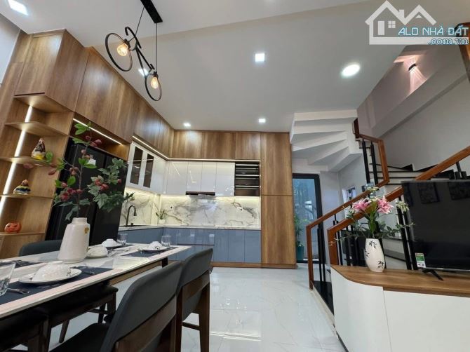 Nhà 3 tầng kiệt Huỳnh Ngọc Huệ - chỉ sau lưng mặt tiền giá hơn 4ty - 1
