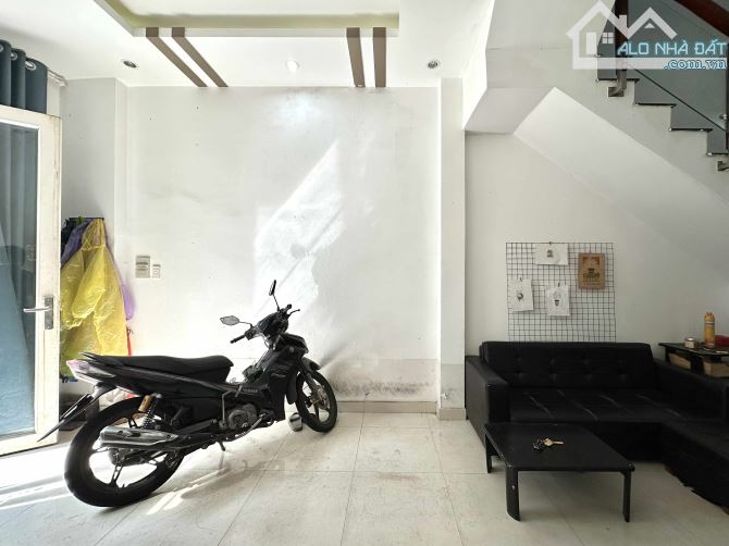 HẺM NHỰA XE TẢI - PHÚ NHUẬN - 4 TẦNG ĐẸP - 40M2 A4 - DÒNG TIỀN 25Tr/Tháng - SÂN ĐẬU ÔTÔ - 1