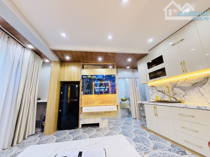 Bán nhà 3 tầng đẹp, 22m² (5x5), Hẻm xe hơn Trần Văn Quang, gần Âu Cơ, chỉ hơn 4 tỷ - 1