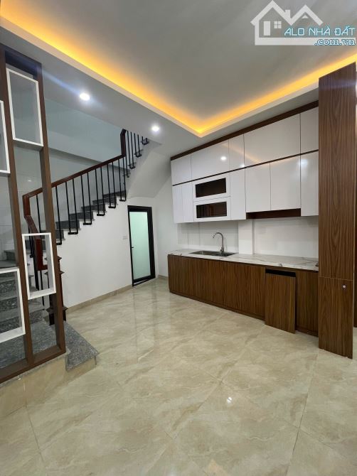 Bán nhà Nghĩa Lộ 5 tầng 40m² đường thông ô tô 5.5 tỷ - 1