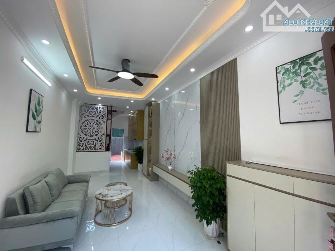 Nhà đẹp 35m lô góc ngõ Bát Khối Long Biên oto 7c vào nhà,5 tầng full nội thất giá 6,86 tỷ. - 1