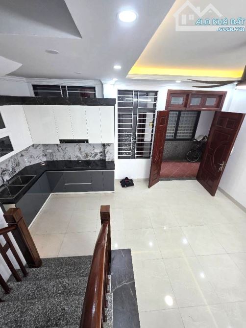BÁN NHÀ ĐƯỜNG BÁT KHỐI 35M2, 5 TẦNG Ở NGAY, Ô TÔ ĐỖ CỔNG, 5.35 TỶ. - 1