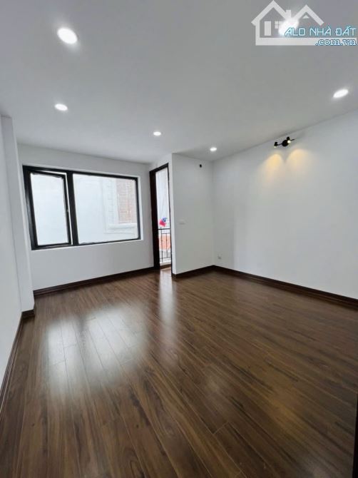 NHÀ DÂN XÂY VIỆT HƯNG 5 TẦNG- 2 NHÀ RA PHỐ - GARA Ô TÔ . 10.8 TỶ - 1