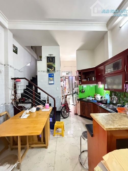 Bán nhà 3 tầng BTCT, 27m² (4x7), Lũy Bán Bích, gần Đầm Sen, chỉ hơn 4 tỷ - 1