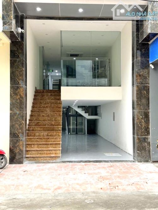 26.5tỷ Toà Văn Phòng 55m2 8Tầng Mai Dịch quận Cầu Giấy-Ô Tô Tránh Dừng Đỗ Vỉa Hè Kinh Doan - 1