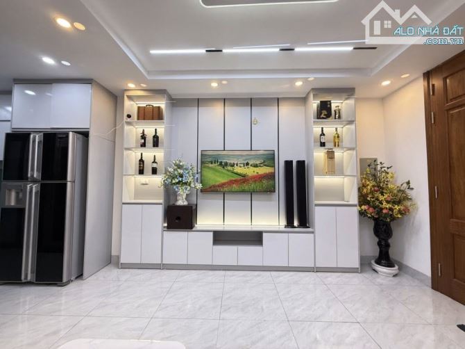 - Bán nhà Trần Cung, 20m ô tô, nội thất xịn sò, sát phố, 48m2, 9.3 tỷ. - 1