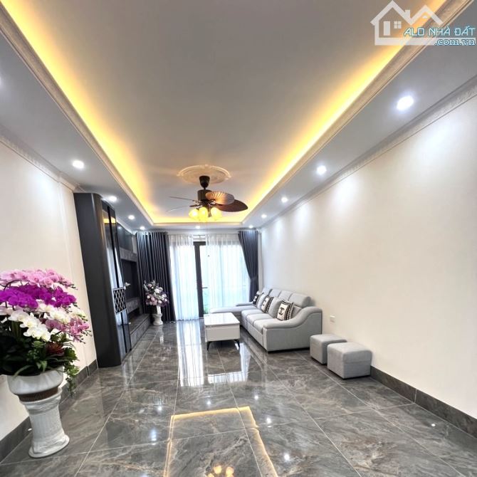 BÁN NHÀ THẠCH BÀN 40M2, 6 TẦNG THANG MÁY, Ô TÔ ĐỖ CỬA, FULL NỘI THẤT, 9.5 TỶ - 1