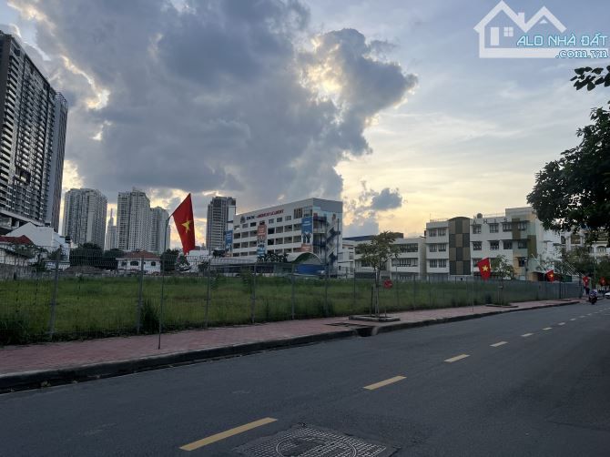 BÁN ĐẤT MẶT TIỀN ĐƯỜNG GIANG VĂN MINH -THẢO ĐIỀN Q.2 GIÁ 24,5 TỶ - 1