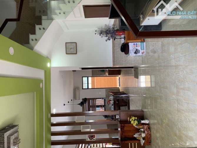 TRUNG TÂM QUẬN 9- BIỆT THỰ SÁT GLOBAL CITY -168M2( 8mx21m) - 3 TẦNG - 1