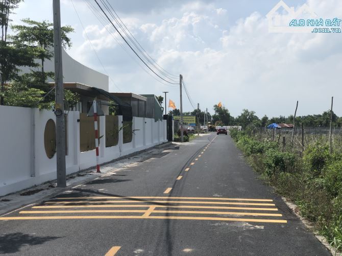 Thị trấn Phước Hải-view núi đẹp-dt:600m2-ngang 13,5m sâu 45m-có 120 thổ cư-sổ sẵn,giá 3tyx - 1
