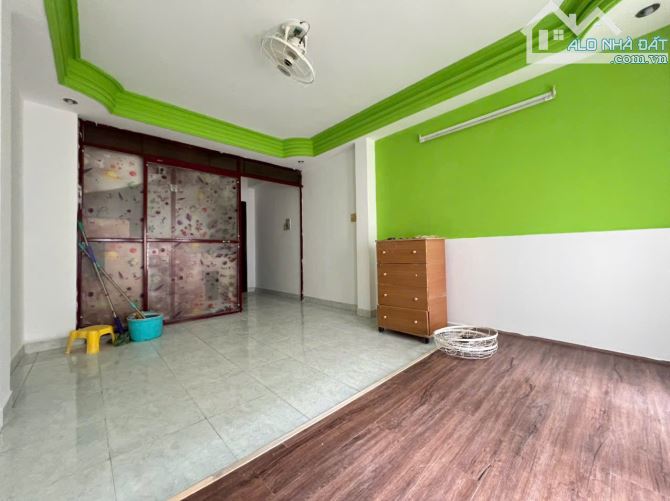 NGAY CHỢ PHÚ NHUẬN - 4 TẦNG BTCT - VUÔNG VỨC - NỞ HẬU - DT 40M2 - 7.3 TỶ TL. - 1