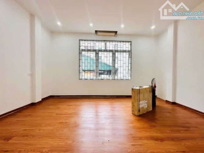 Chỉ hơn 6 tỷ sở hữu nhà Định Công ở ngay, 5 tầng, 32m2, lô góc, SĐCC. - 1