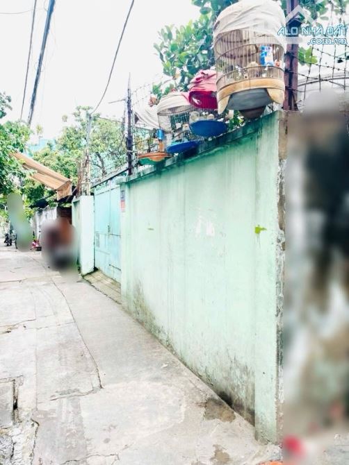 Nhà (9.4x27m) nở hậu, hẻm thông, gần Mặt tiền Bến Bình Đông P14Q8 - 1