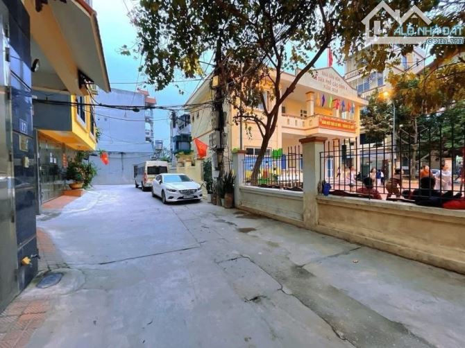 CƠ HỘI HIẾM CÓ: Nhà Đẹp Xuân La, Ô Tô Tránh, 50m², 7 Tầng, Thang Máy, Lô Góc - 1