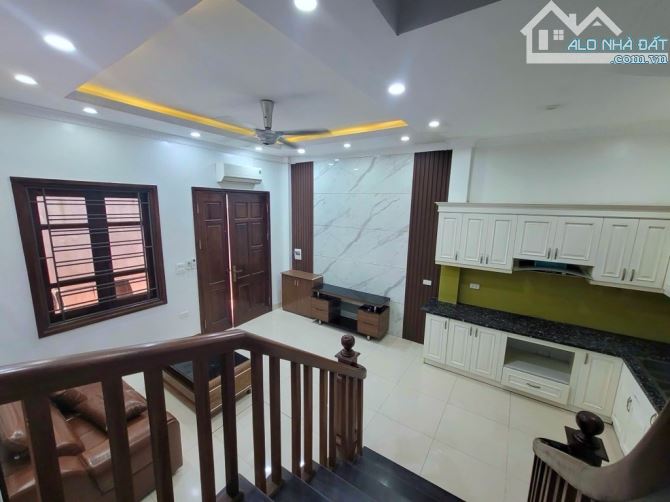 Bán nhà Thạch Bàn, 35m2, mt4m, nở hậu, giá chào 5.75 tỷ - 1