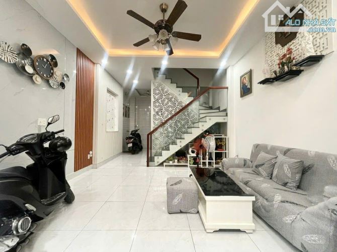 NHÀ 4 TẦNG - NGÃ TƯ 7 HIỀN - XÂY FULL 44 M2. - 1