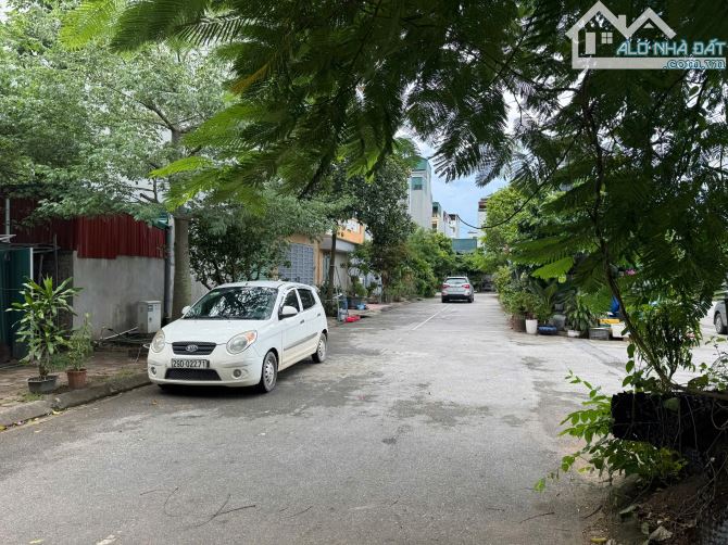 Cần bán gấp lô đất đẹp View vườn hoa hướng Đông Nam nằm trong khu tái định cư Trâu Qùy - 1