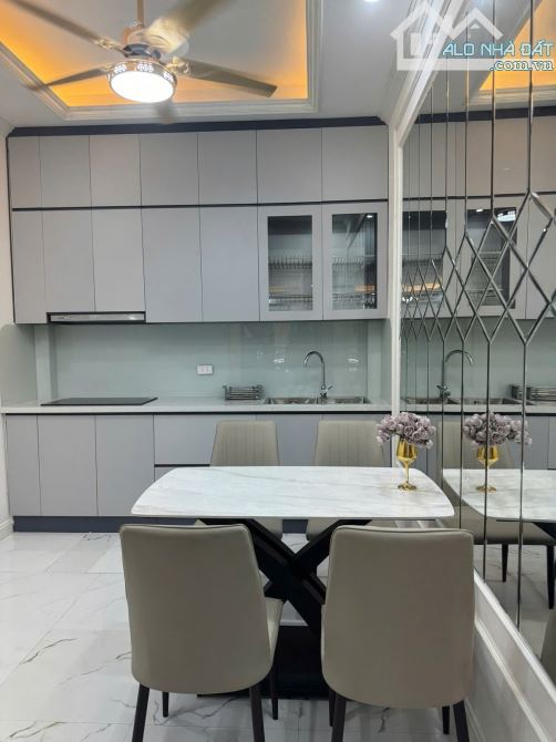 Mỹ Đình, nhà đẹp ở ngay, DT 36m2 x 4 tầng, 4 Ngủ, dân xây, Giá 8,1 tỷ - 1