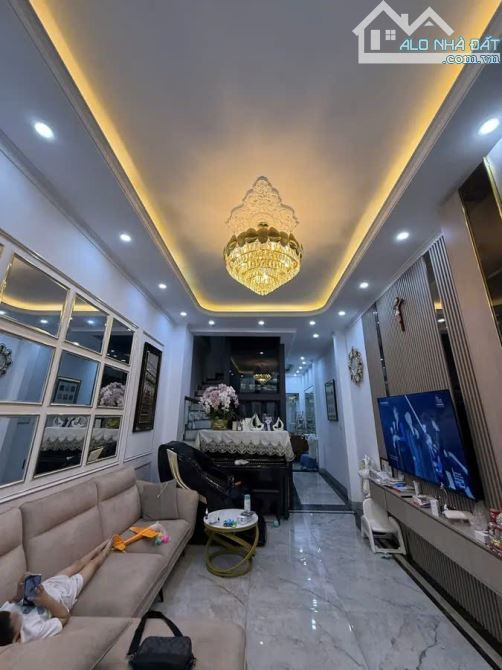 Bán nhà Trần khát chân, ô tô vào nhà, 2 mặt ngõ lớn, dtsd lớn 74m2 x 6 tầng tm