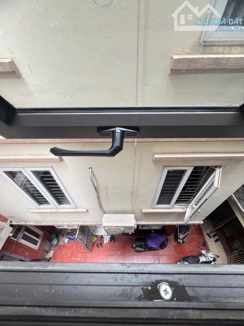 Cần nhượng lại nhà hoàn thiện 30m2 trong đê Ngọc Thụy, Long Biên - 1