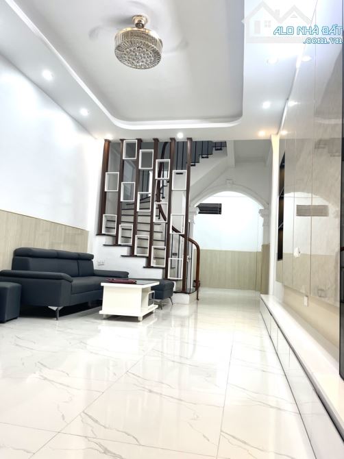 Bán nhà Cầu Giấy, ô tô, kinh doanh, lô góc, 46m, 5 ngủ. Giá hơn 10 tỷ