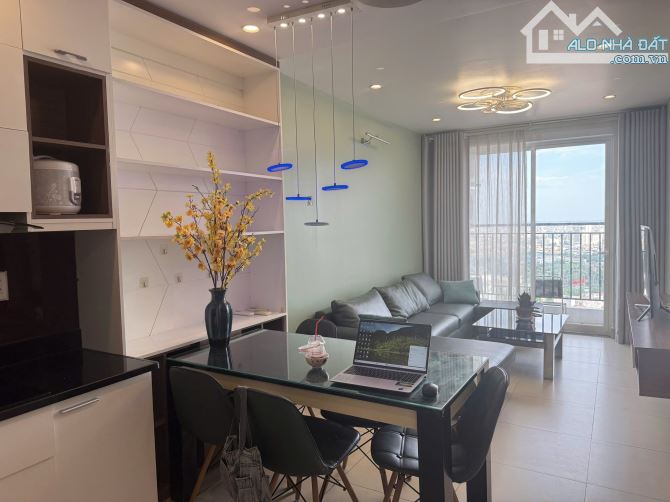 Bán căn 2PN full đồ tầng trung SHP Plaza hướng đông nam giá rẻ - 1