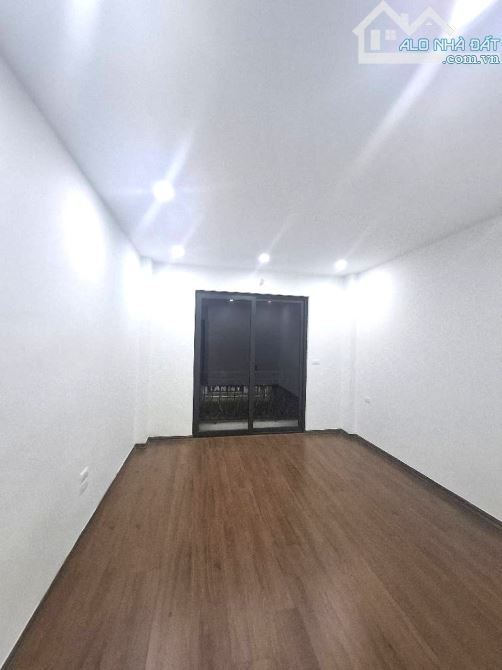 BÁN NHÀ BÁT KHỐI 35M2, 5 TẦNG MỚI ĐẸP, Ô TÔ ĐỖ CỔNG, 6.8 TỶ. - 1