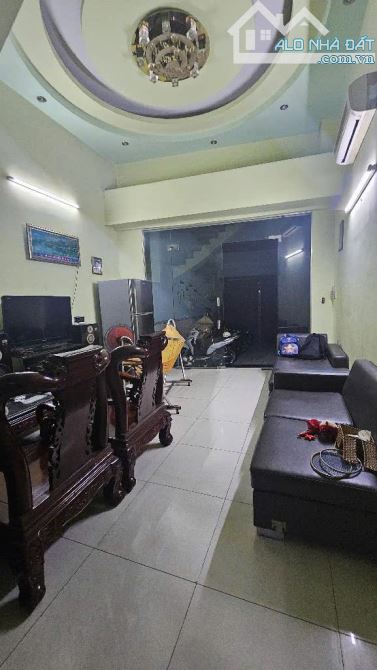 CHỦ,BÁN NHÀ  NHÀ PHỐ ,KHU VỰC GÒ Ô MÔI Q7,Mặt Tiền, Diện tích: 223m²   1 trệt ,3 Lầu - 1