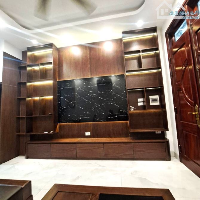 BÁN NHÀ ĐƯỜNG BÁT KHỐI 35M2, 5 TẦNG FULL NỘI THẤT, Ô TÔ ĐỖ CỔNG, 6.7 TỶ. - 1