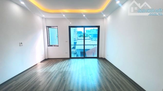 BÁN NHÀ ĐƯỜNG BÁT KHỐI 35M2, 5 TẦNG MỚI ĐẸP, Ô TÔ ĐỖ CỔNG, 5.85 TỶ. - 1