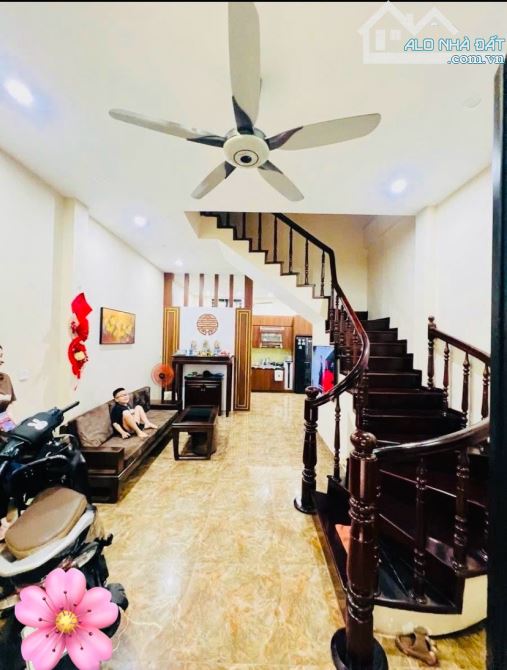 NHÀ HÀO NAM CHẮC CHẮN 48m2, 5 tầng -mt 4.6m - Gần phố, gần ga - Xung quanh tràn tiện ích - 1