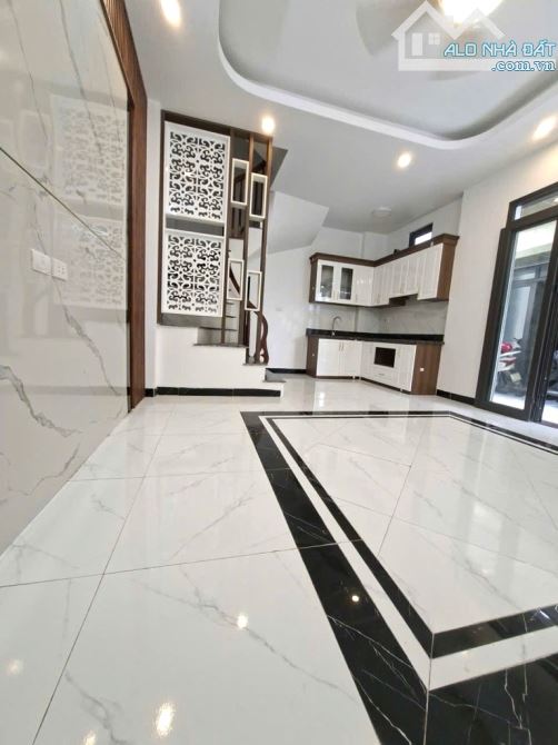 BÁN NHÀ ĐƯỜNG BÁT KHỐI 35M2, 5 TẦNG MỚI ĐẸP, Ô TÔ ĐỖ CỔNG, 5.75 TỶ. - 1