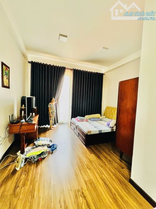 Khu Vip chợ vải Phú Thọ Hòa dt 4.8x22, 5 Tầng giá 13 tỷ 9 tl