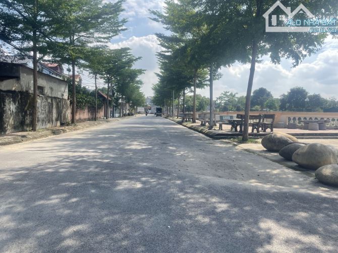 THÔN VỆ – NAM HỒNG – ĐÔNG ANH – HÀ NỘI . Diện tích: 83m² – Mặt tiền: 4,5m – Vuông vắn đẹp,