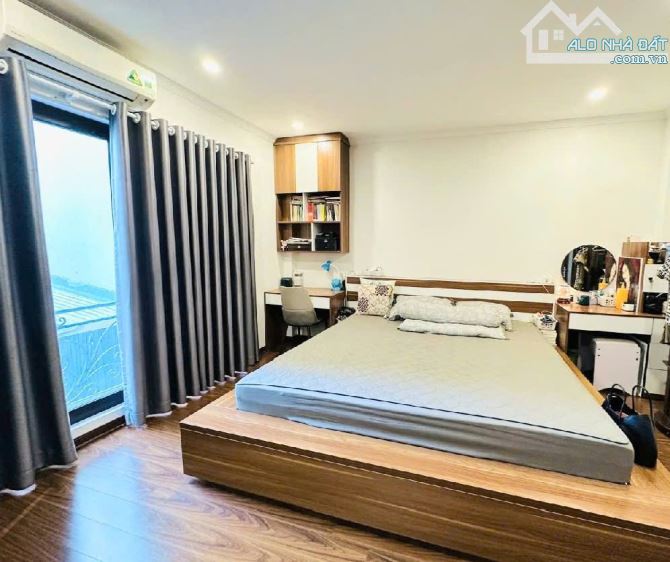 BÁN NHÀ THẠCH BÀN LONG BIÊN, Ô TÔ VÀO NHÀ, MẶT TIỀN KHỦNG, TẶNG NỘI THẤT CHẤT, CHỈ 8.x TỶ - 1