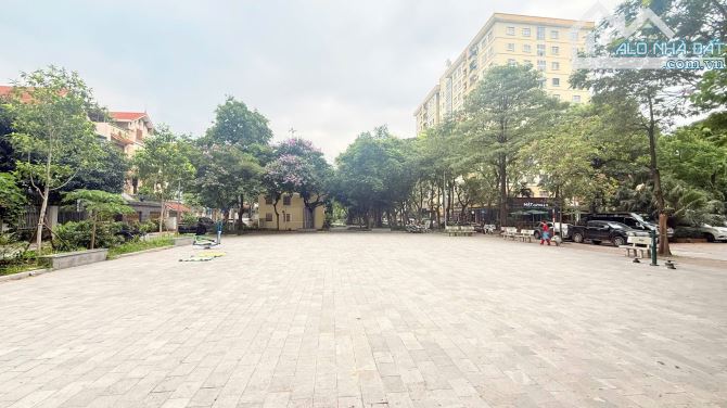BÁN ĐẤT BT VƯỜN ĐÀO - VIEW VƯỜN HOA - GIÁ ĐẦU TƯ. 290m2 -MT15m - Giá 126 Tỷ. - 1