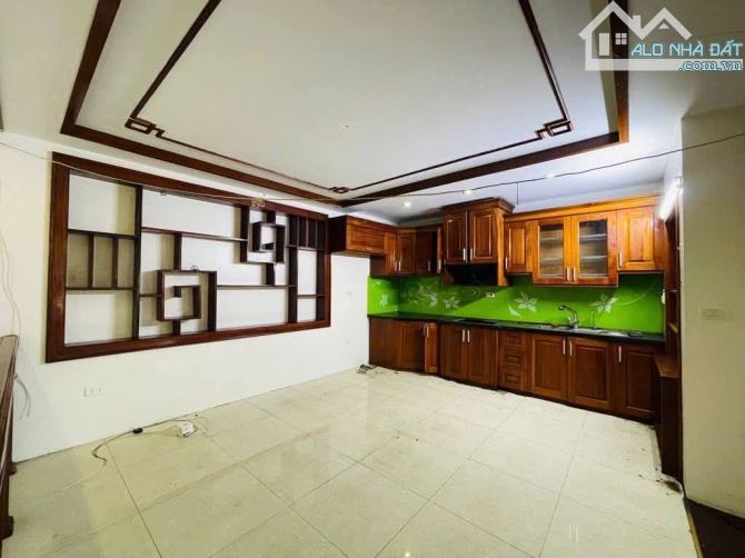 NGUYÊN CĂN VẠN PHÚC - NHÀ ĐẸP CÓ HẦM Ô TÔ - 1