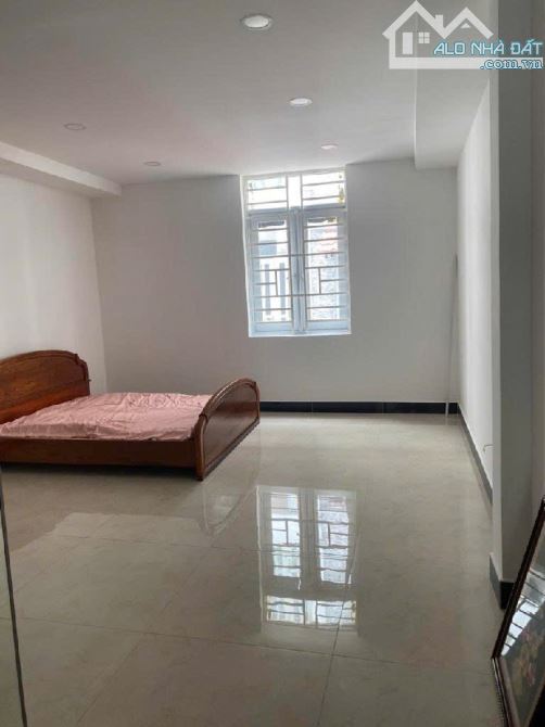 MẶT TIỀN ĐƯỜNG HUỲNH THỊ ĐỒNG ,VỪA Ở VỪA KINH DOANH..ĐƯỜNG NHỰA 2 XE TẢI NÉ NHAU. 3 TẦNG - 12