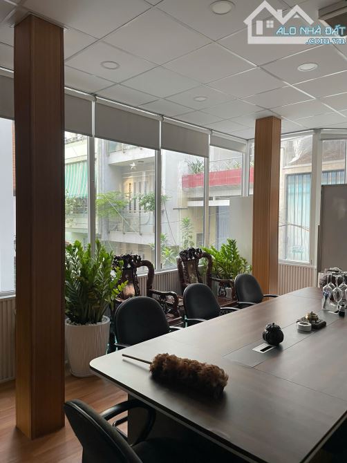 Chỉ nhỉnh 12 tỷ có nhà góc 2 MT HXH Hoàng Văn Thụ (3.8x14m) 5 tầng nhà mới ở ngay - 12