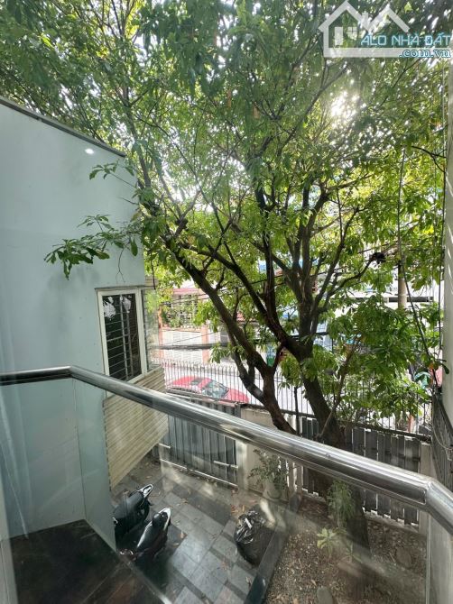 Bán biệt thự Tân Bình - 173m2 - sân vườn thoáng mát - 3 tầng - 12