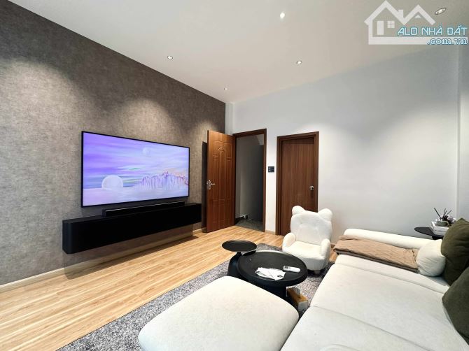 Bán nhà Phú Nhuận - ô tô vào nhà - 72m2 - Hẻm 8m kinh doanh - 18