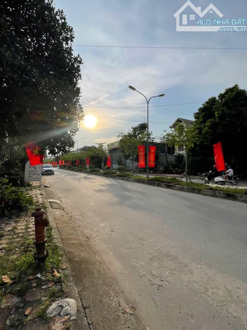 Bán nhà Diện tích 200m² kinh doanh đẹp. Sổ đỏ pháp lý rõ ràng - 2