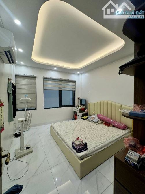 BÁN NHÀ 47m2, 6 TẦNG THANG MÁY 6 NGỦ, CẦU GIẤY - 50M RA PHỐ, FULL NỘI THẤT - 10 TỶ HƠN - 2