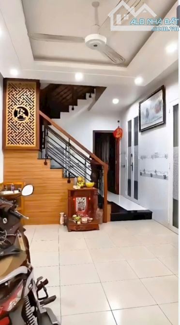 Góc 2 MTKD Lê Thiệt 4 tầng đúc BTCT 56m2 đường rộng 12m thông thương chỉ 10.xT - 2