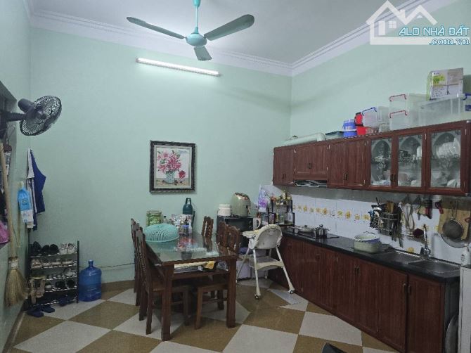 LÔ GÓC HAI THOÁNG Ô TÔ ĐỖ CỬA DÂN XÂY- 15M Ô TÔ TRÁNH - KHU VỰC HIẾM NHÀ BÁN - GẦN NHÀ VĂN - 2