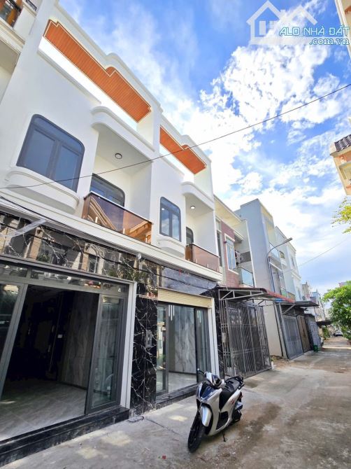 CHÍNH CHỦ GỬI BÁN NHÀ MỚI XÂY 1TRỆT 1LẦU HOÀN CÔNG KDC VIP HÓA AN,4X18=72M2,THỔ CƯ 100%,3P - 2